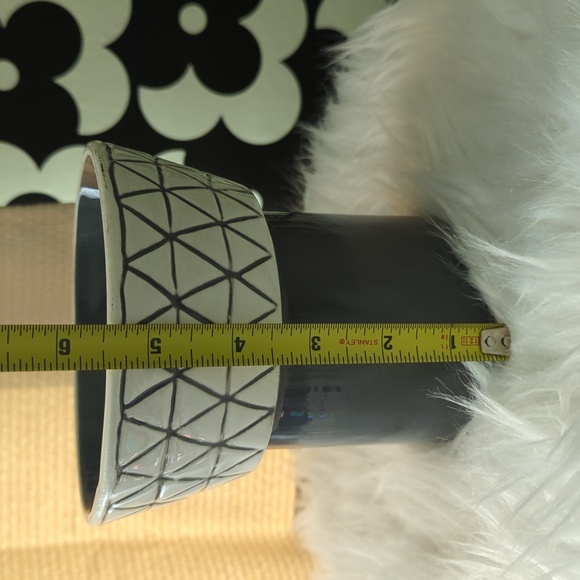 Gray & White Planter - Picture 8 of 9